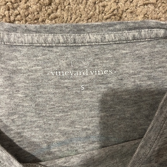 Vineyard vines long sleeve, size small, and is gray. $15 - Picture 3 of 3